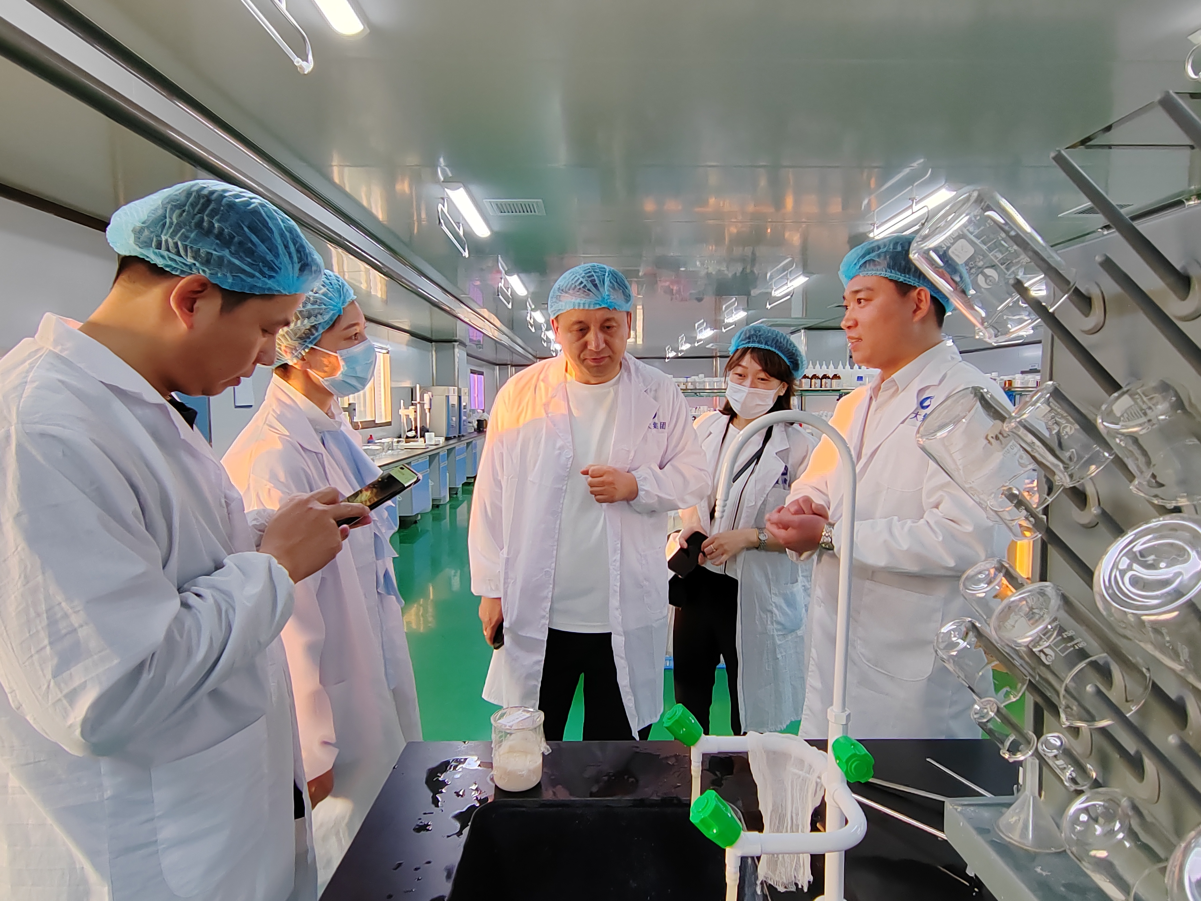 鞍勤集團(tuán)、溫泉集團(tuán)、公服集團(tuán)商務(wù)考察組赴廣州調(diào)研